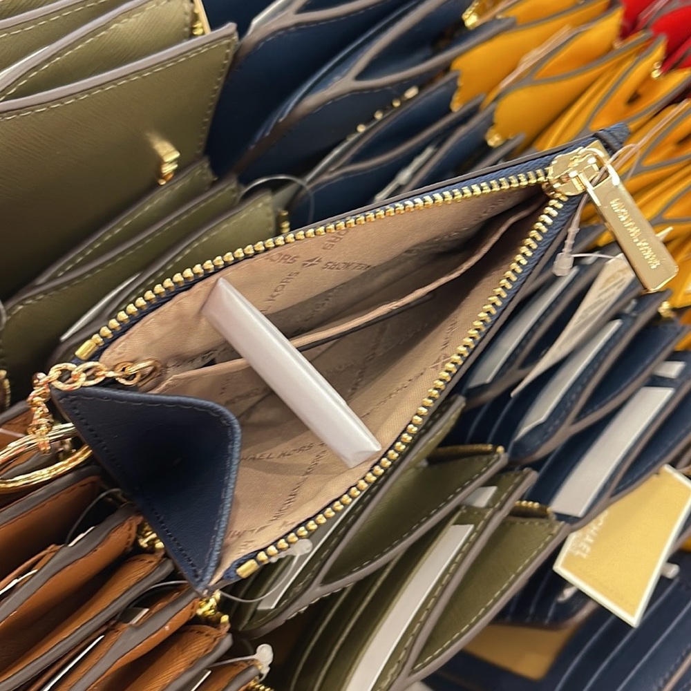 MICHAEL KORS SMALL TOP ZIP COINPOUCH WITH ID KEYCHAIN CARDHOLDER WALLET 
NWT - Picture 10 of 16